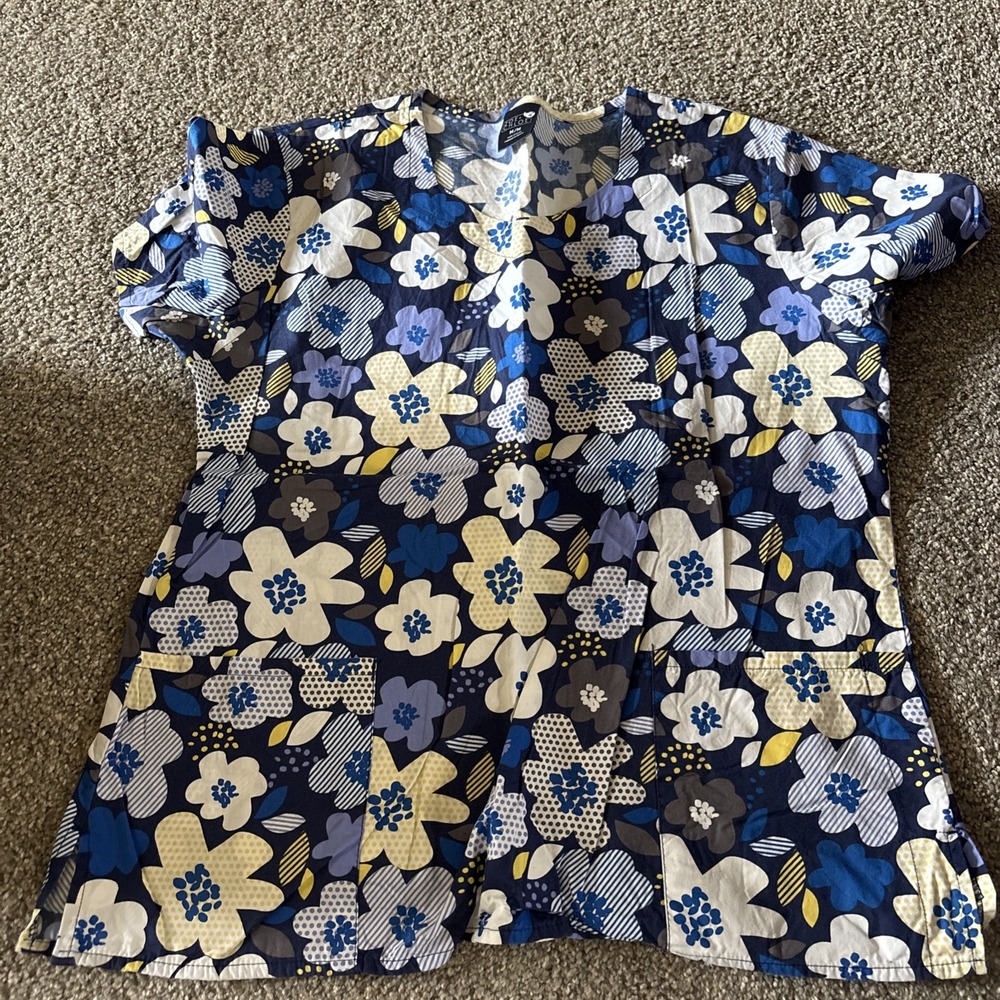 Zoe + Chloe Scrub‎ Top Flowers Size M